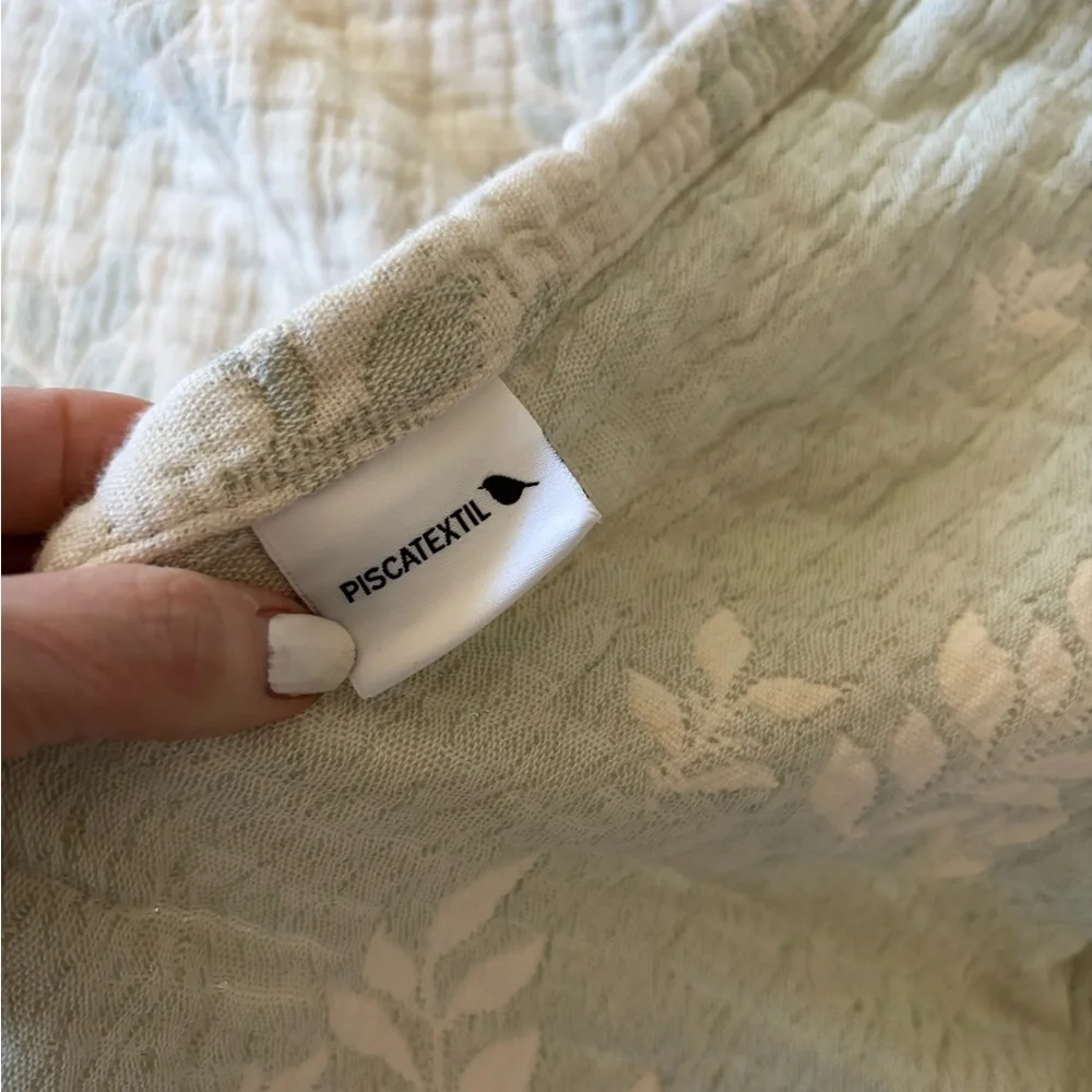 Piscatextil Throw Blanket - Floral Motif fringe oversized 70x50”